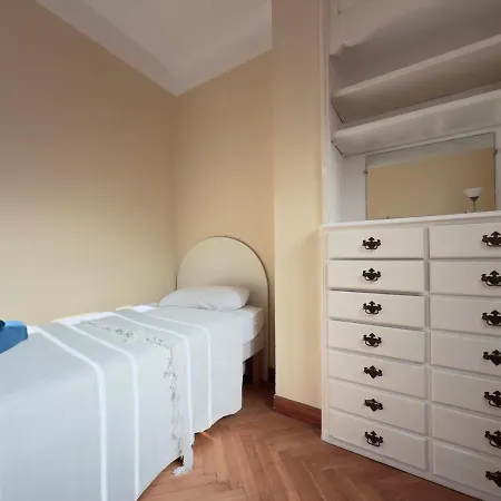 Quiet Three-room Golden Square Terrace *