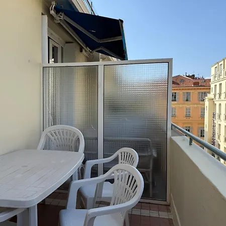 Appartement Quiet Three-room Golden Square Terrace Vanves