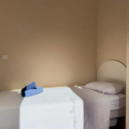 Quiet Three-room Golden Square Terrace *
