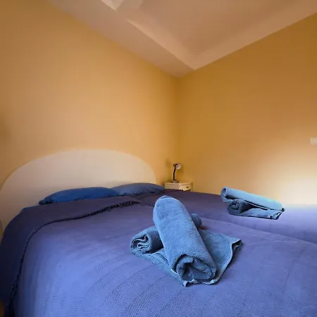 Appartement Quiet Three-room Golden Square Terrace