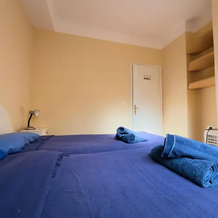 Quiet Three-room Golden Square Terrace
