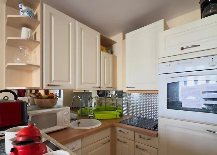 아파트 Quiet Three-room Golden Square Terrace 방브