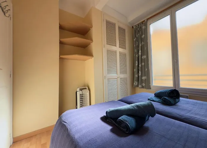 Quiet Three-room Golden Square Terrace 公寓 *